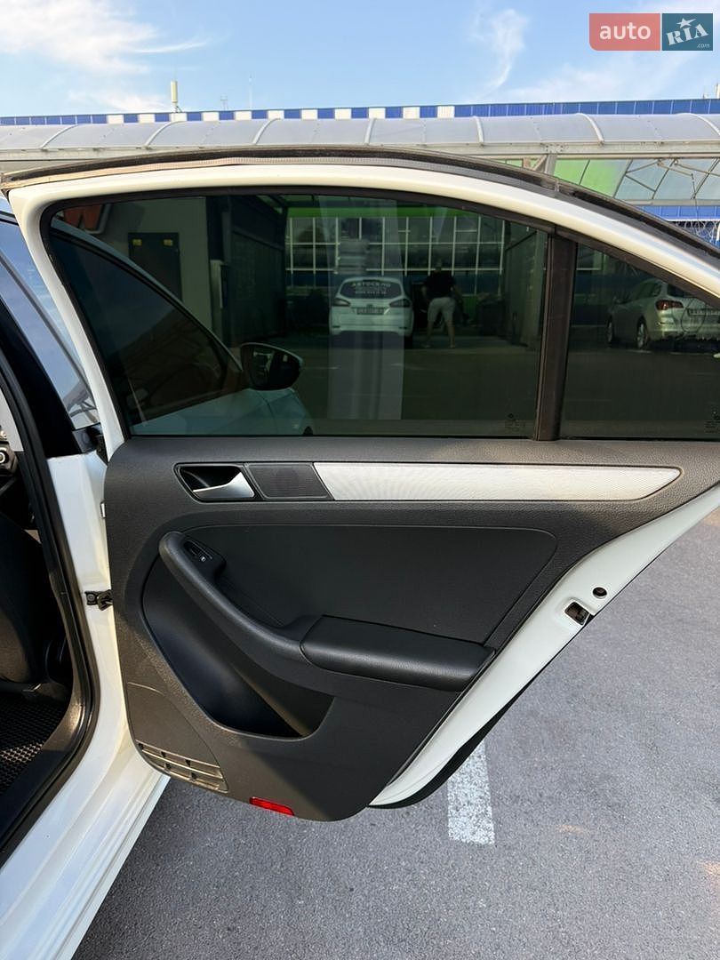 Volkswagen Jetta 2016 VIN WVWZZZ16ZGM016099 фото оголошення 13 з 22