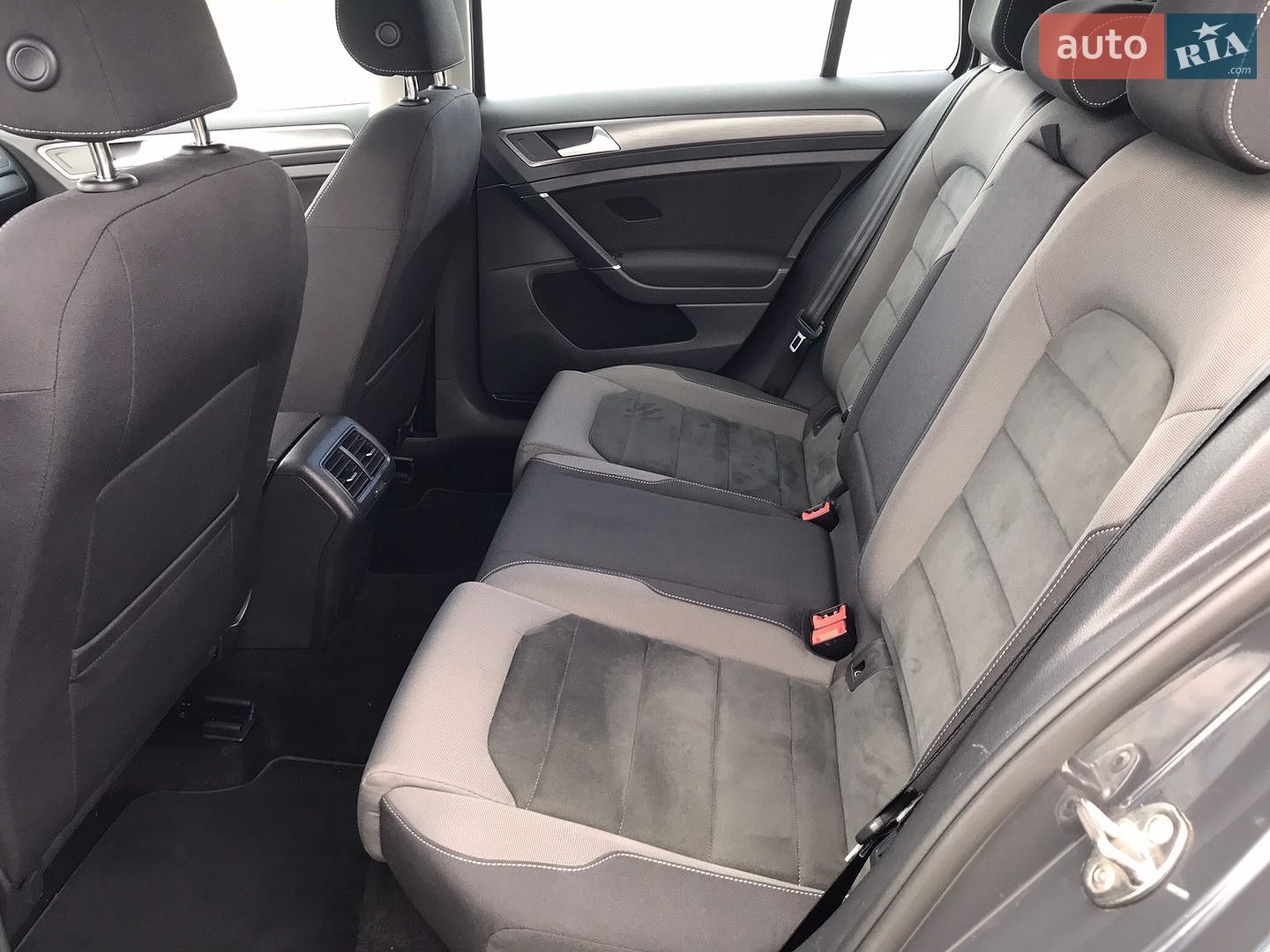 Volkswagen Golf 2020 VIN WVWZZZAUZLP553300 фото оголошення 18 з 29