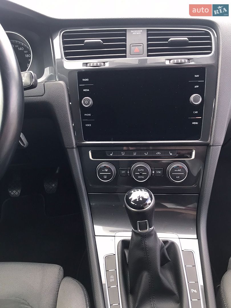 Volkswagen Golf 2020 VIN WVWZZZAUZLP553300 фото оголошення 19 з 29