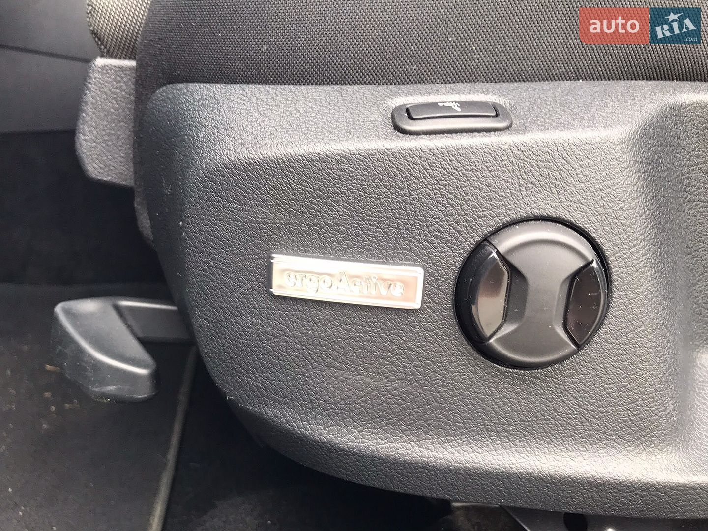 Volkswagen Golf 2020 VIN WVWZZZAUZLP553300 фото оголошення 20 з 29