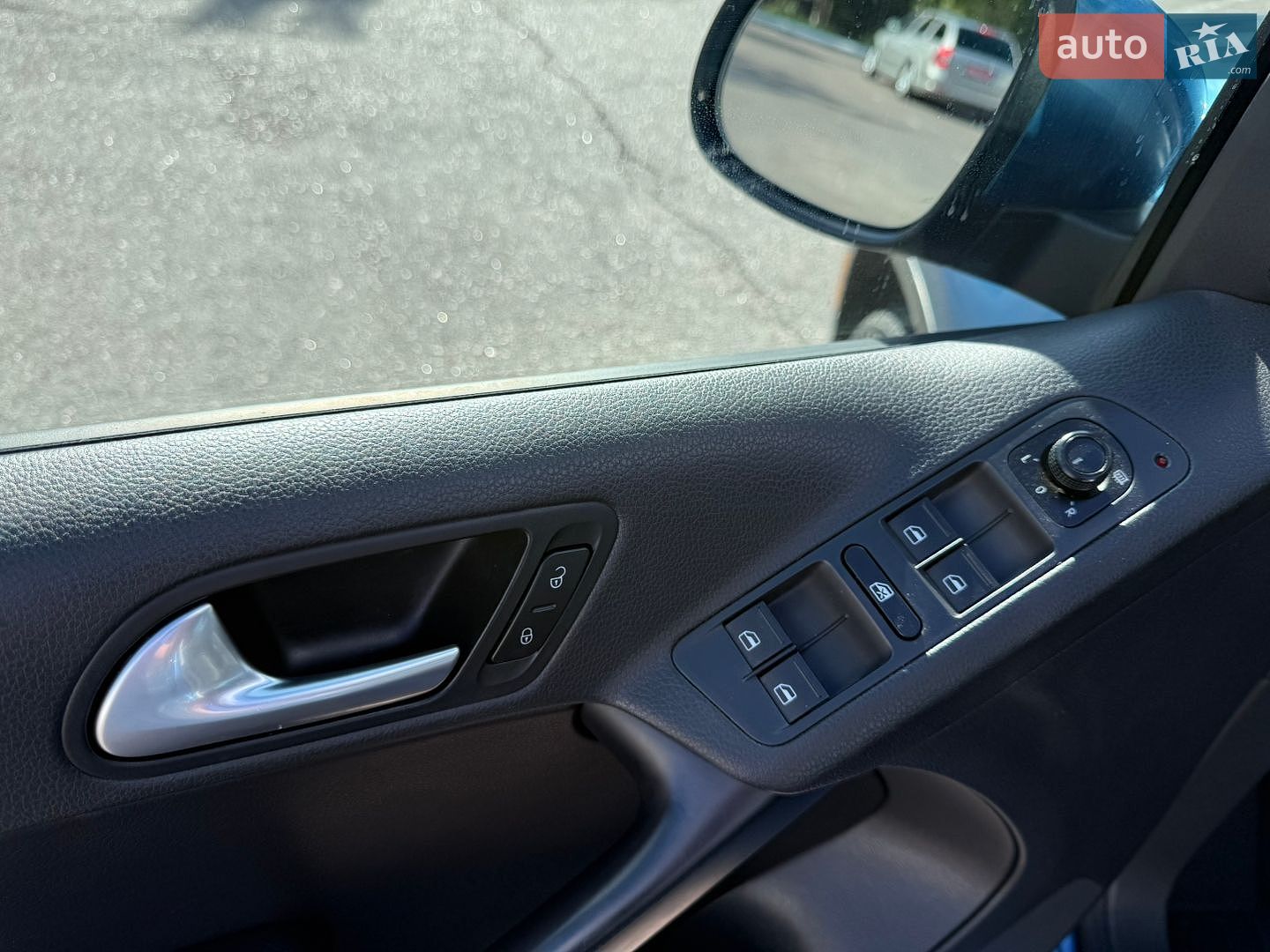 Volkswagen Tiguan 2017 VIN WVGBV7AX5HK010484 фото оголошення 15 з 21