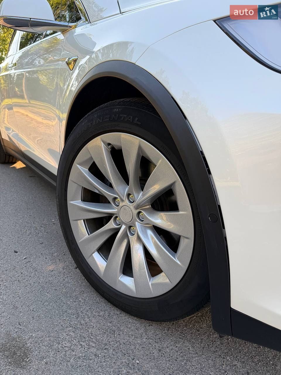 Tesla Model X 2017 VIN 5YJXCDE21HF075469 фото оголошення 8 з 22