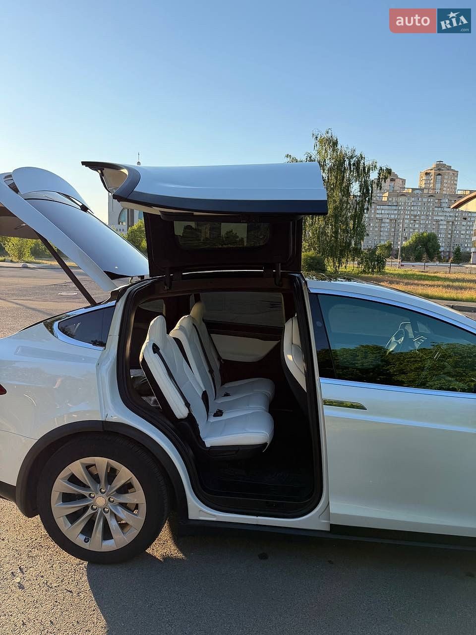Tesla Model X 2017 VIN 5YJXCDE21HF075469 фото оголошення 7 з 22