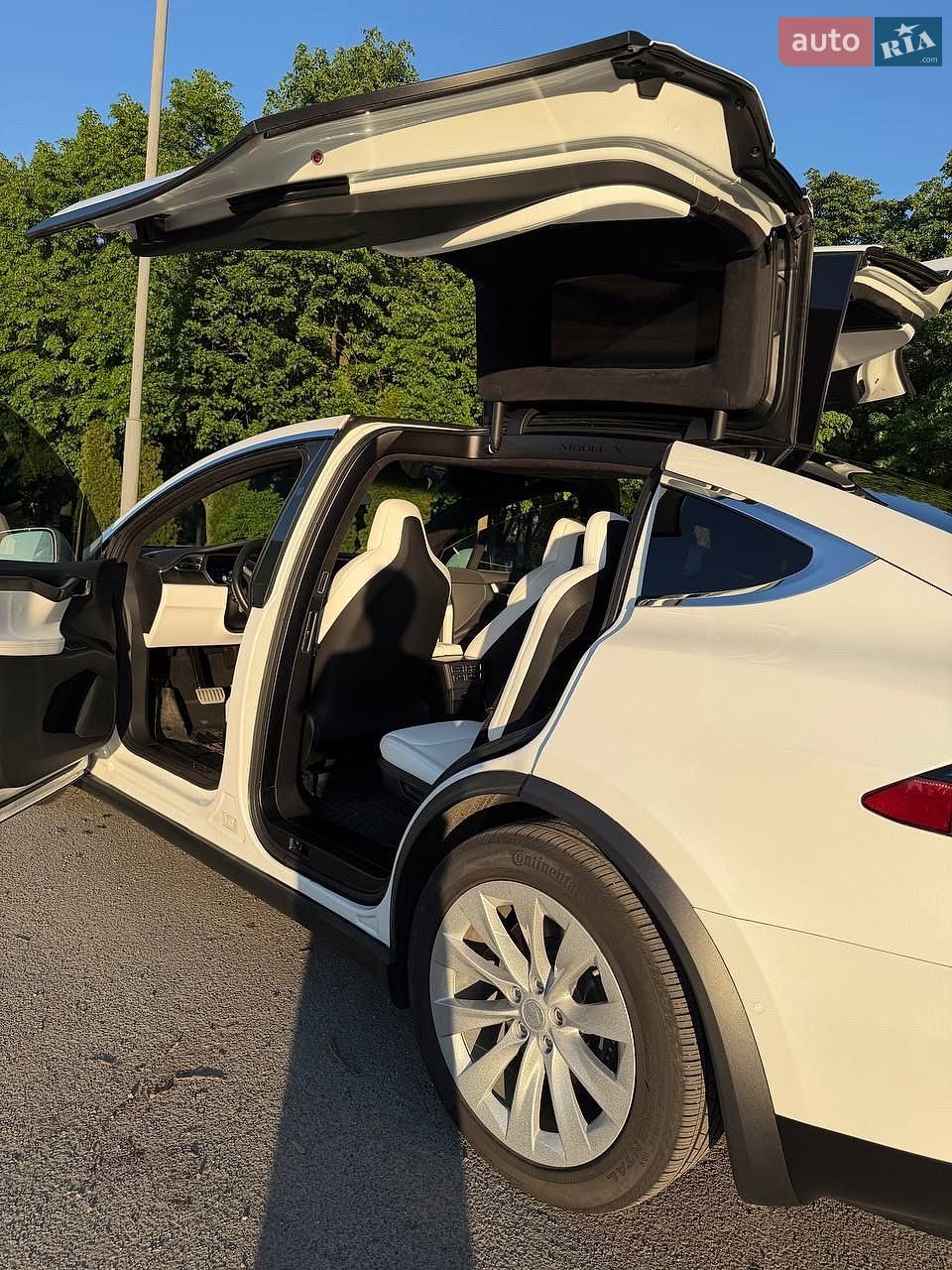 Tesla Model X 2017 VIN 5YJXCDE21HF075469 фото оголошення 5 з 22