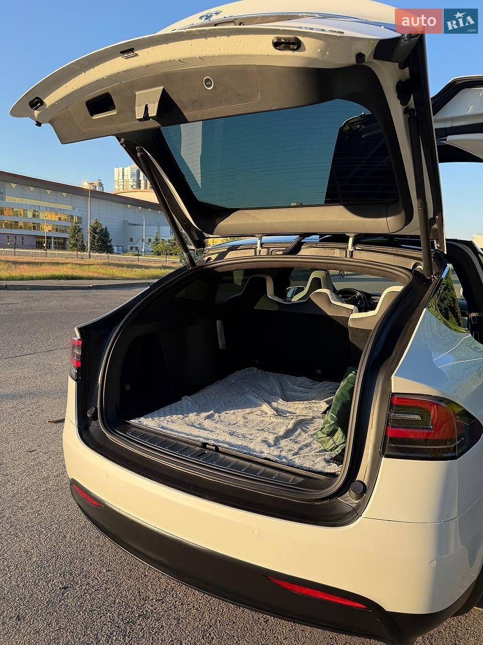 Tesla Model X 2017 VIN 5YJXCDE21HF075469 фото оголошення 10 з 22