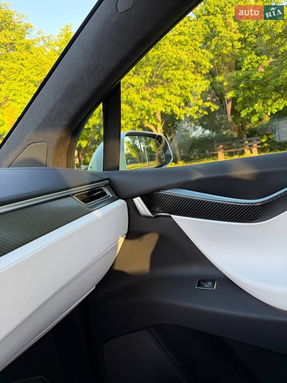Tesla Model X 2017 VIN 5YJXCDE21HF075469 фото оголошення 11 з 22