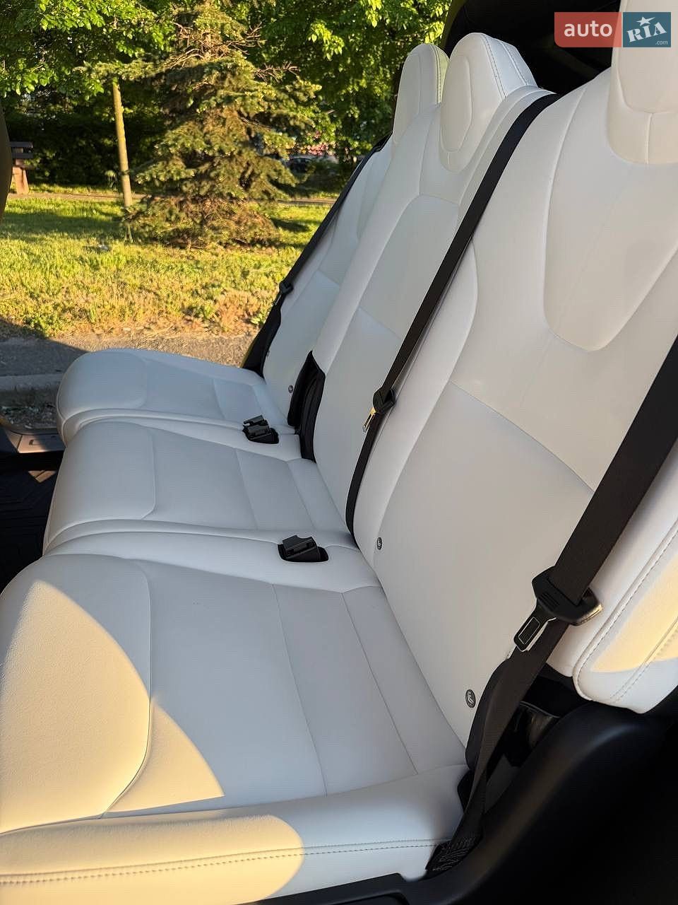 Tesla Model X 2017 VIN 5YJXCDE21HF075469 фото оголошення 13 з 22
