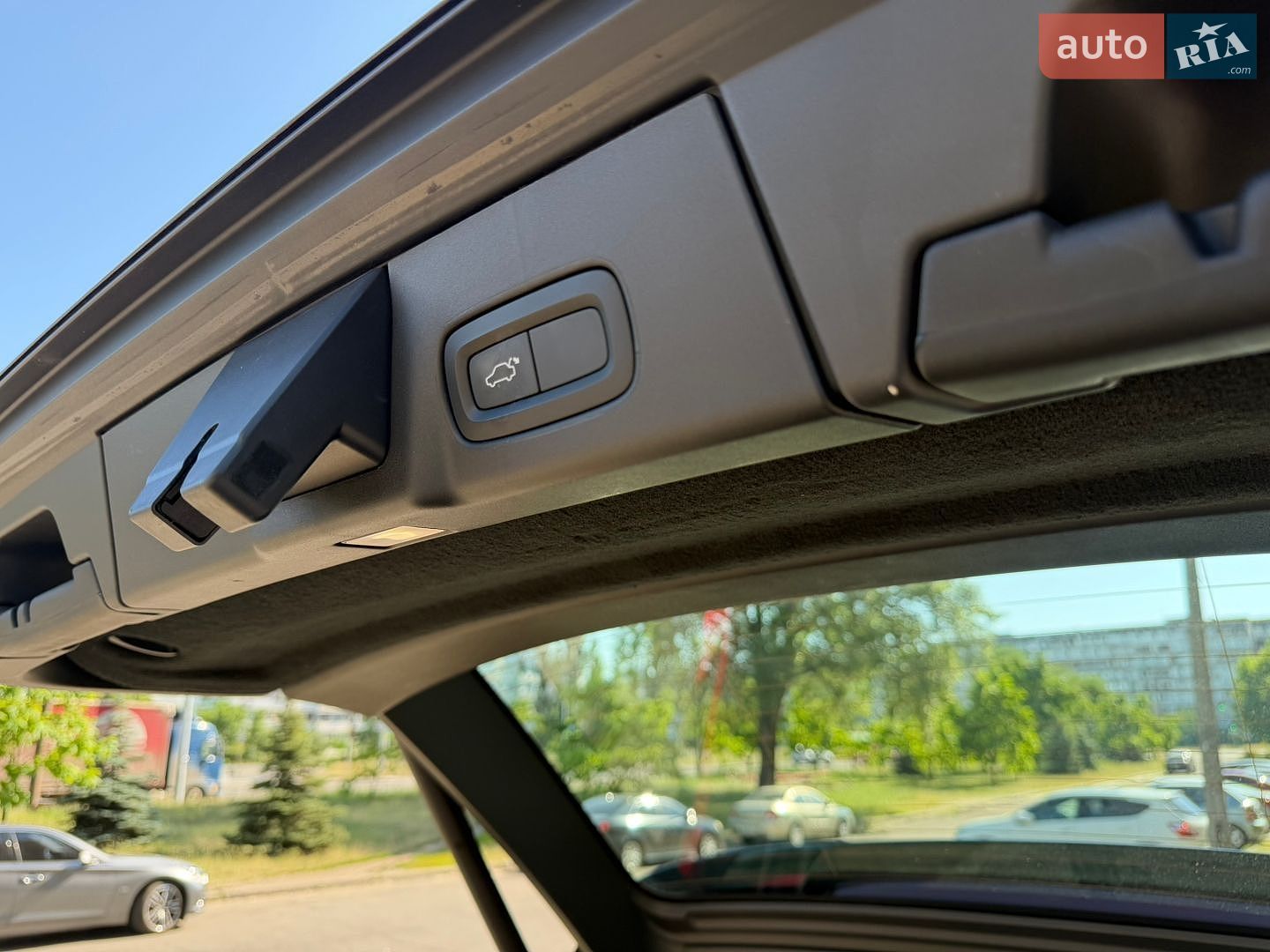 Volvo V90 Cross Country 2018 VIN YV1PZ25TCK1076503 фото оголошення 30 з 33