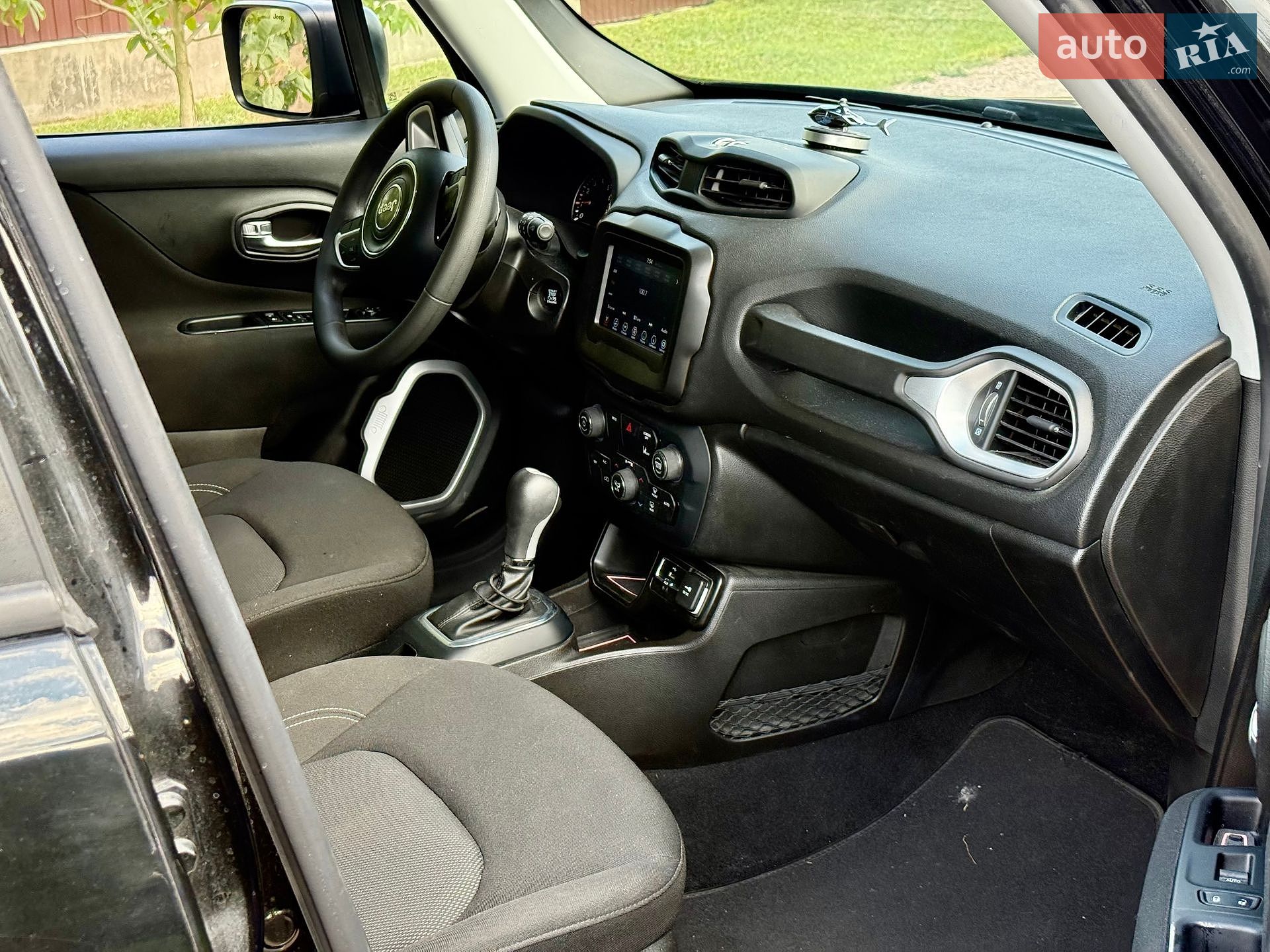 Jeep Renegade 2020 VIN ZACNJCAB4MPM35699 фото оголошення 9 з 40