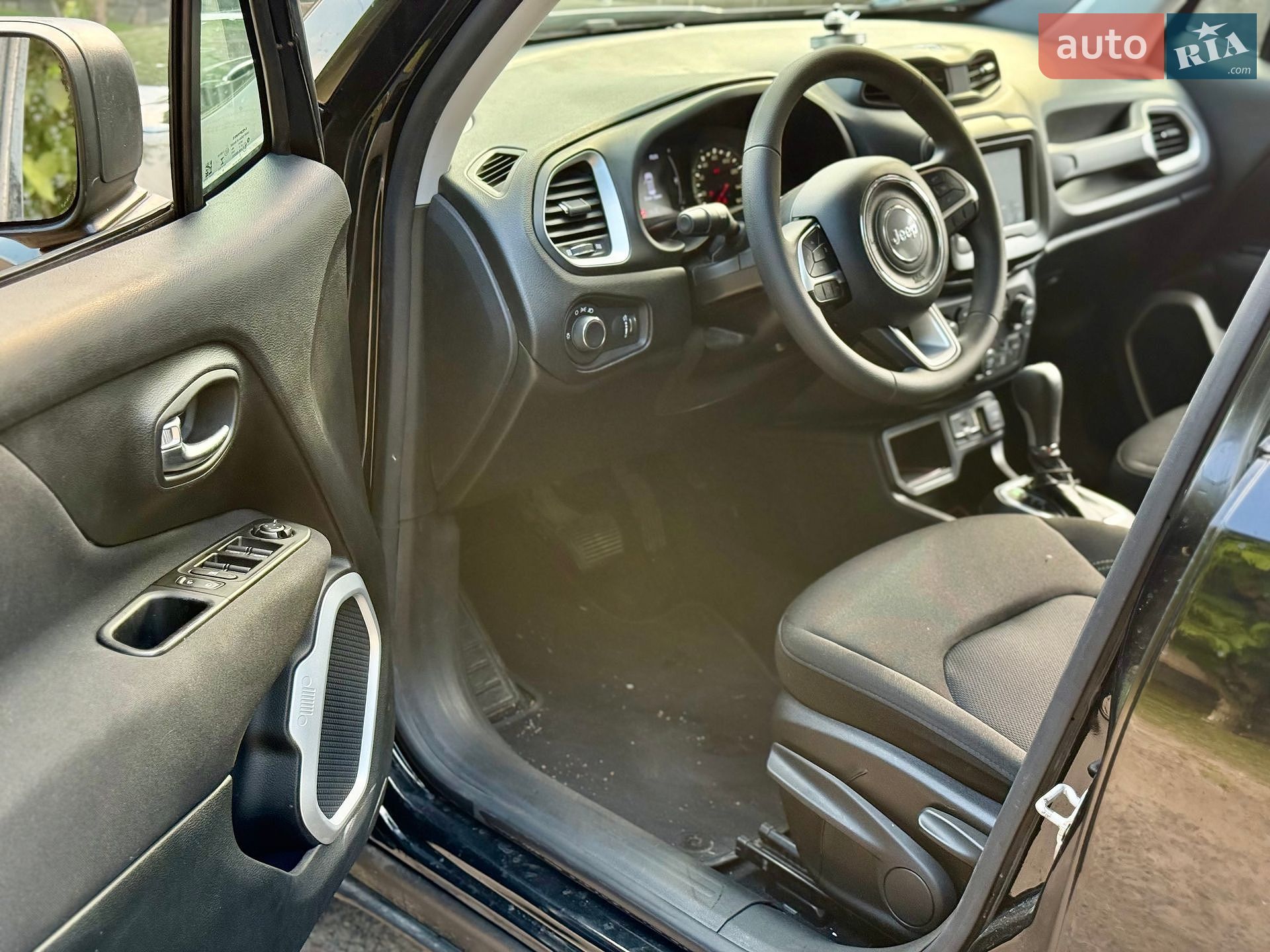 Jeep Renegade 2020 VIN ZACNJCAB4MPM35699 фото оголошення 12 з 40