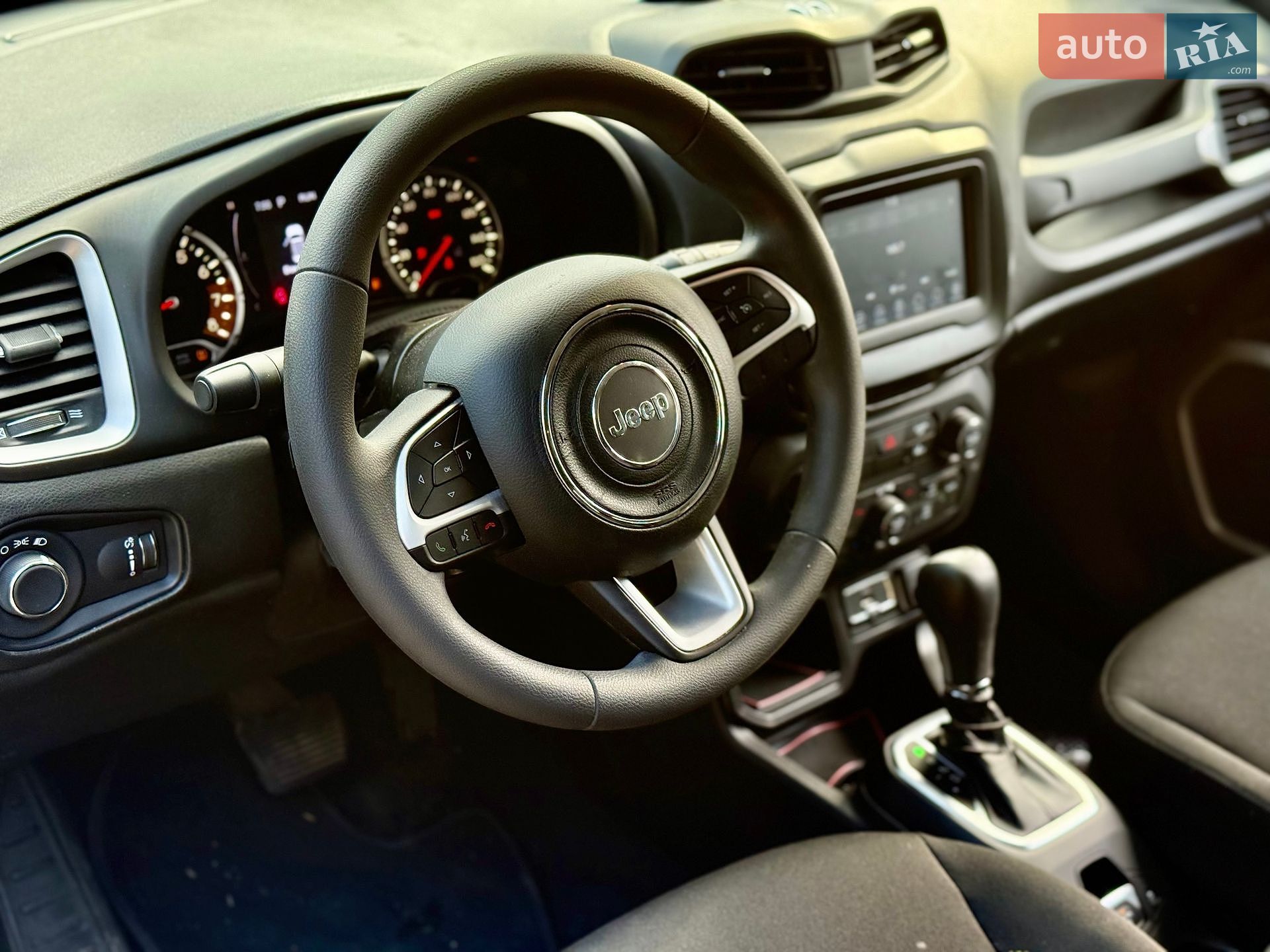 Jeep Renegade 2020 VIN ZACNJCAB4MPM35699 фото оголошення 15 з 40