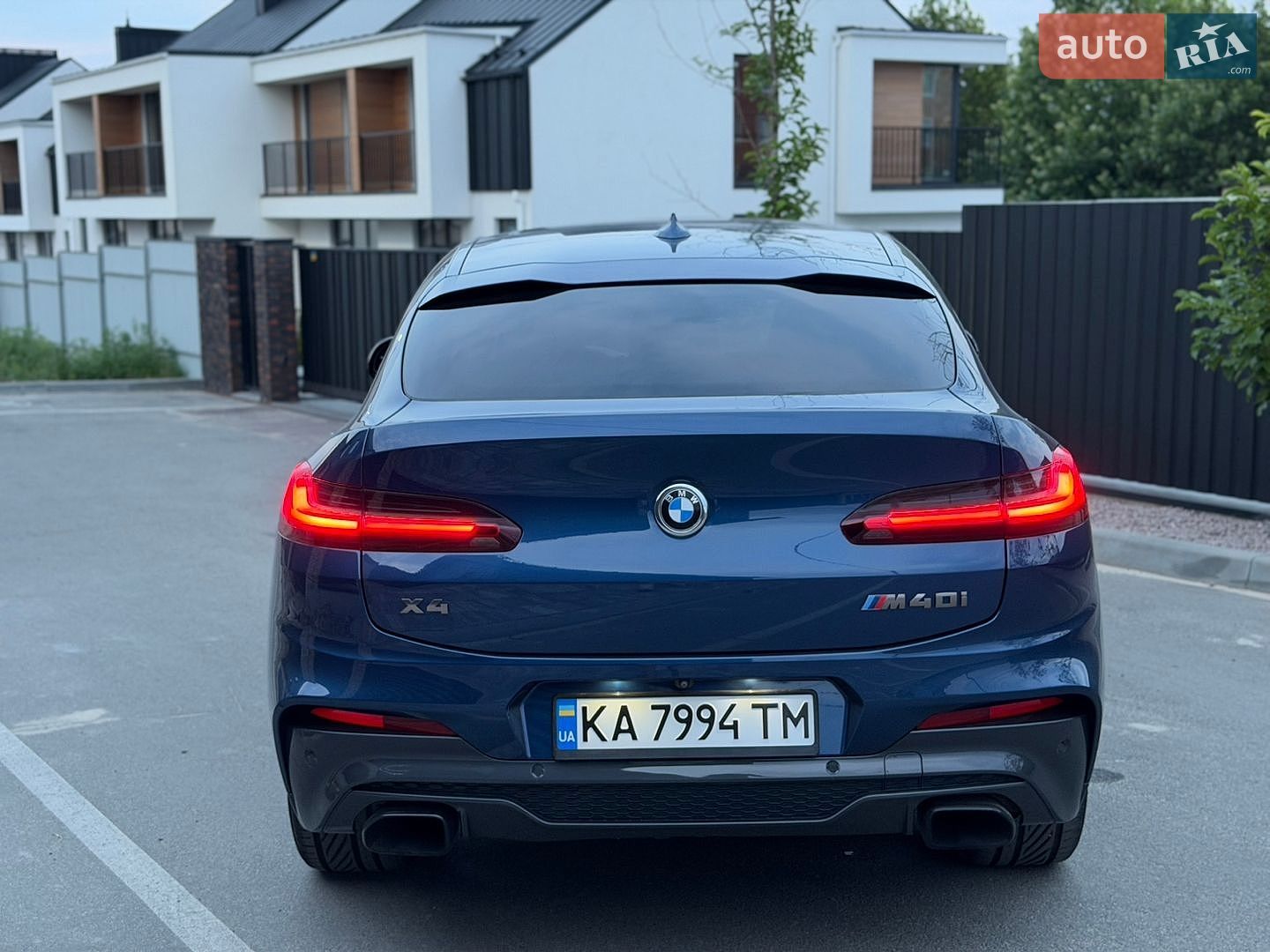 BMW X4 2018 VIN 5UXUJ5C51KLJ62772 фото оголошення 2 з 25
