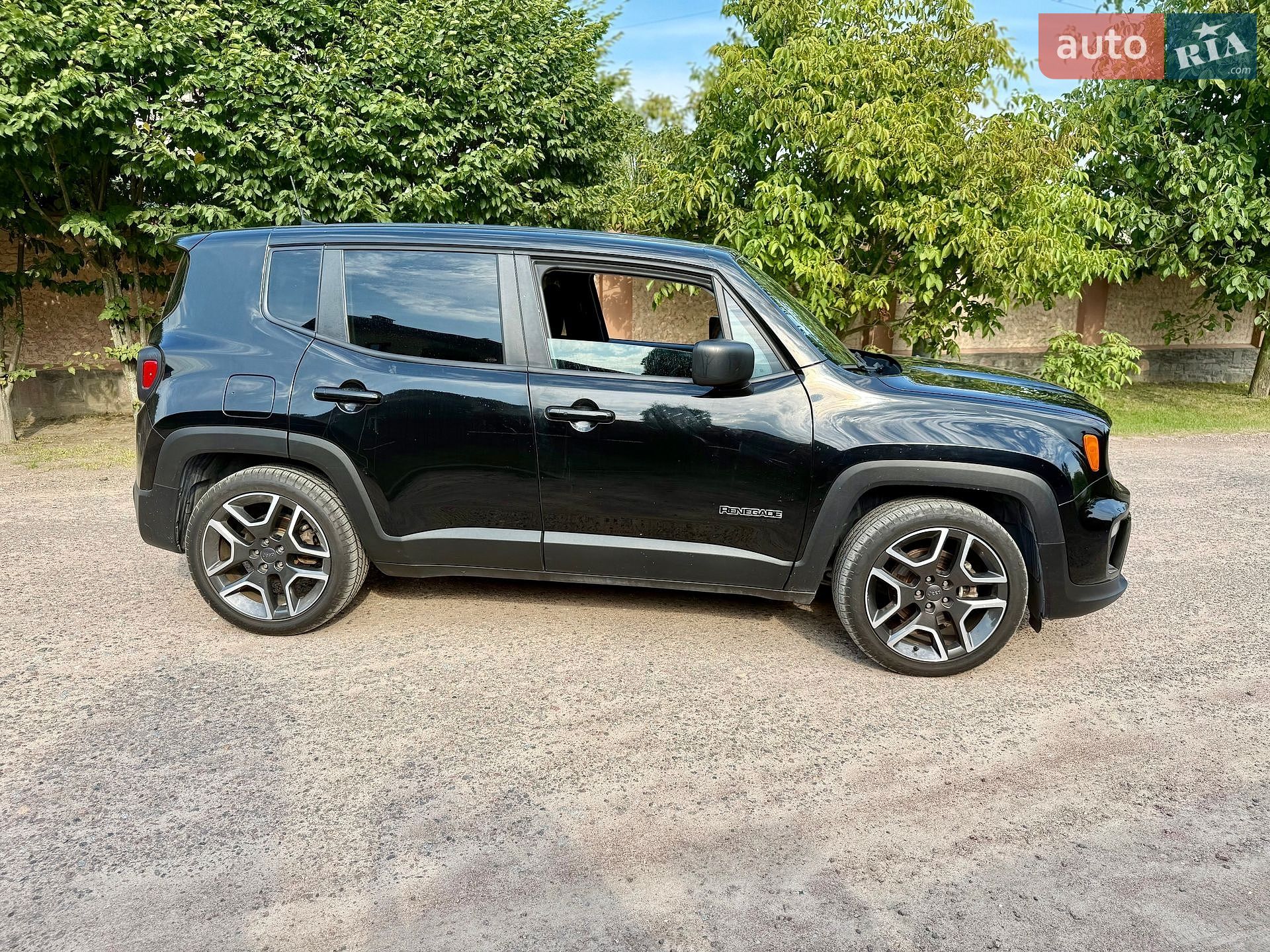 Jeep Renegade 2020 VIN ZACNJCAB4MPM35699 фото оголошення 22 з 40