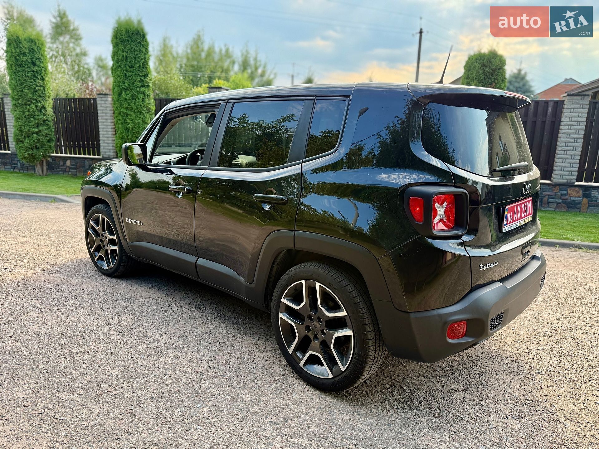 Jeep Renegade 2020 VIN ZACNJCAB4MPM35699 фото оголошення 23 з 40