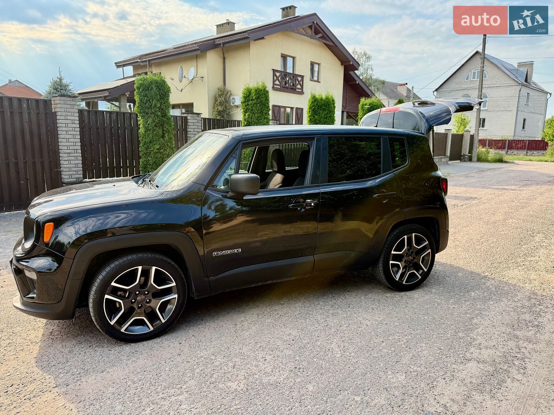 Jeep Renegade 2020 VIN ZACNJCAB4MPM35699 фото оголошення 31 з 40