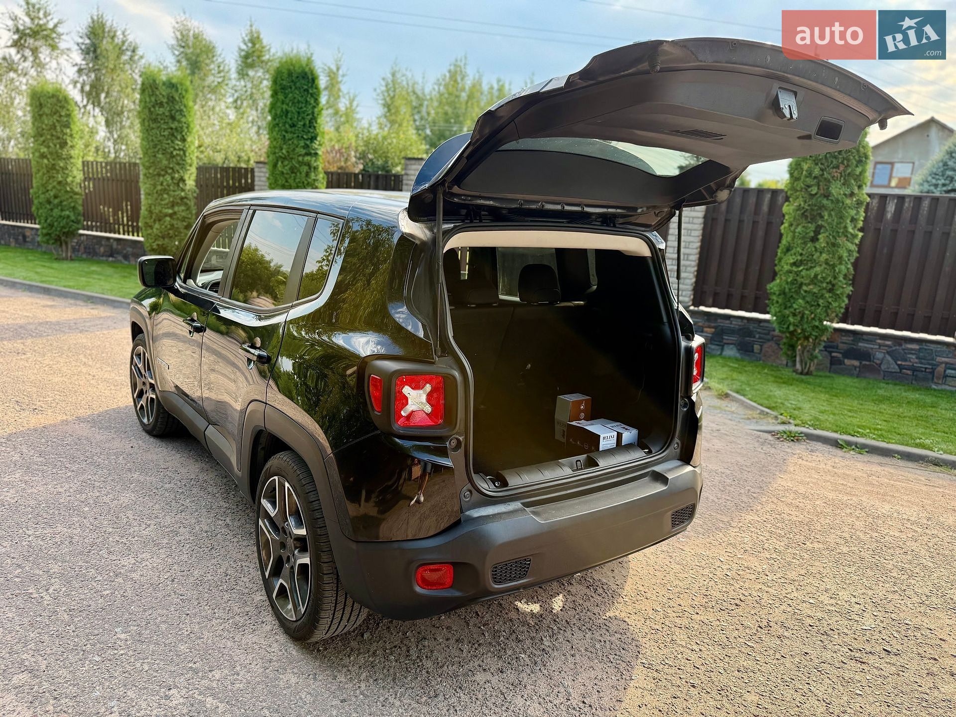 Jeep Renegade 2020 VIN ZACNJCAB4MPM35699 фото оголошення 33 з 40