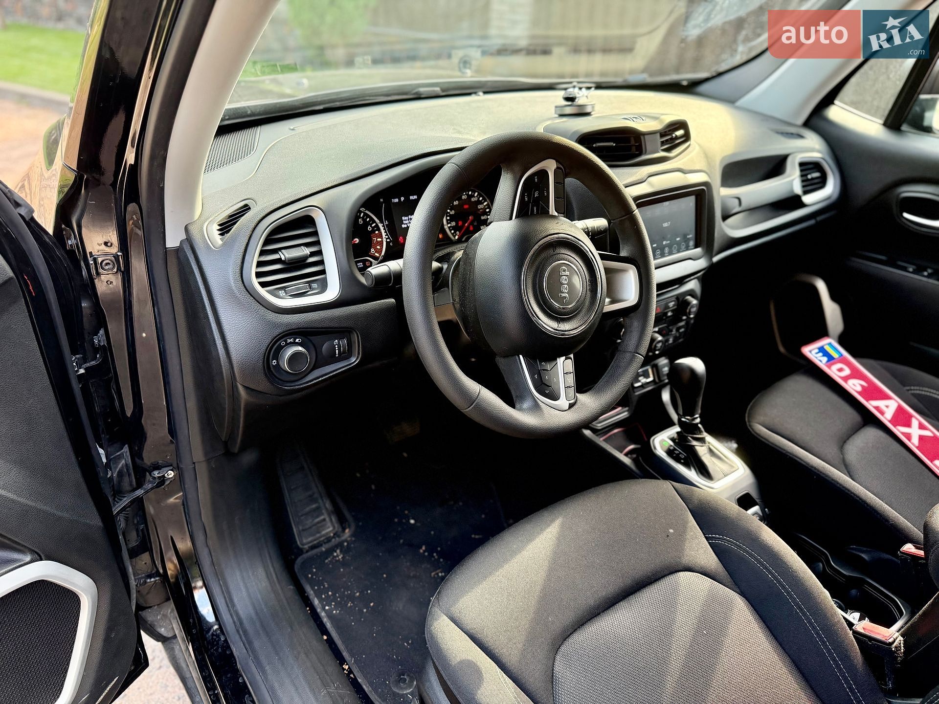 Jeep Renegade 2020 VIN ZACNJCAB4MPM35699 фото оголошення 39 з 40