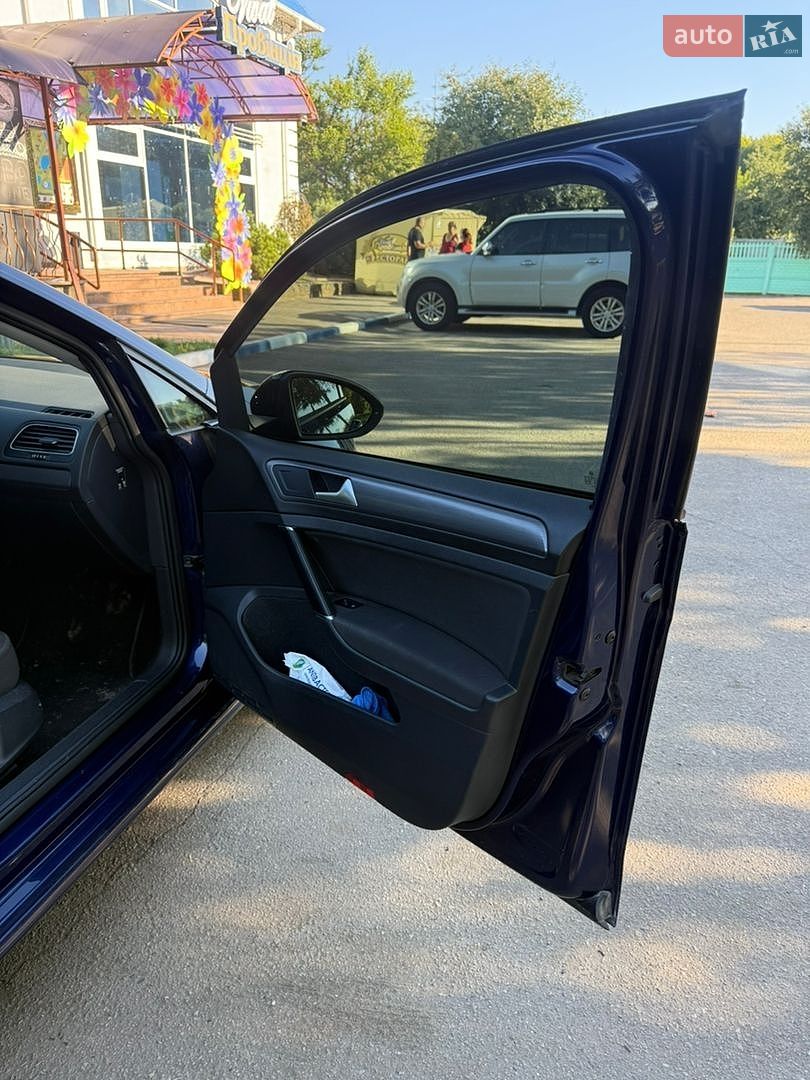 Volkswagen Golf 2018 VIN WVWZZZAUZKP021958 фото оголошення 12 з 15