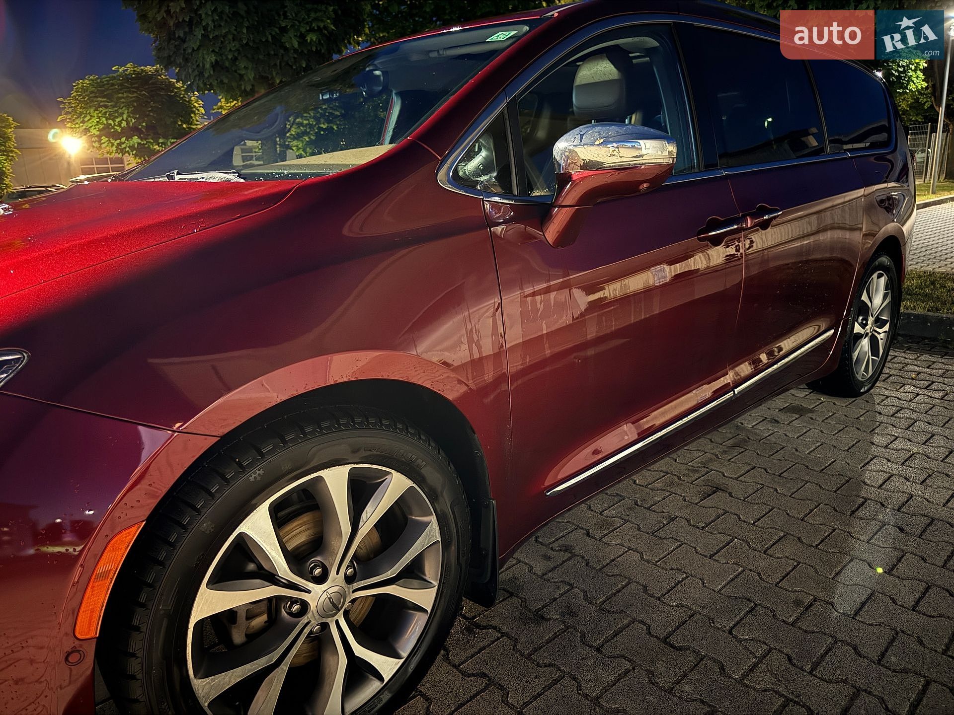 Chrysler Pacifica 2016 VIN 2C4RC1GG0HR528100 фото оголошення 5 з 16