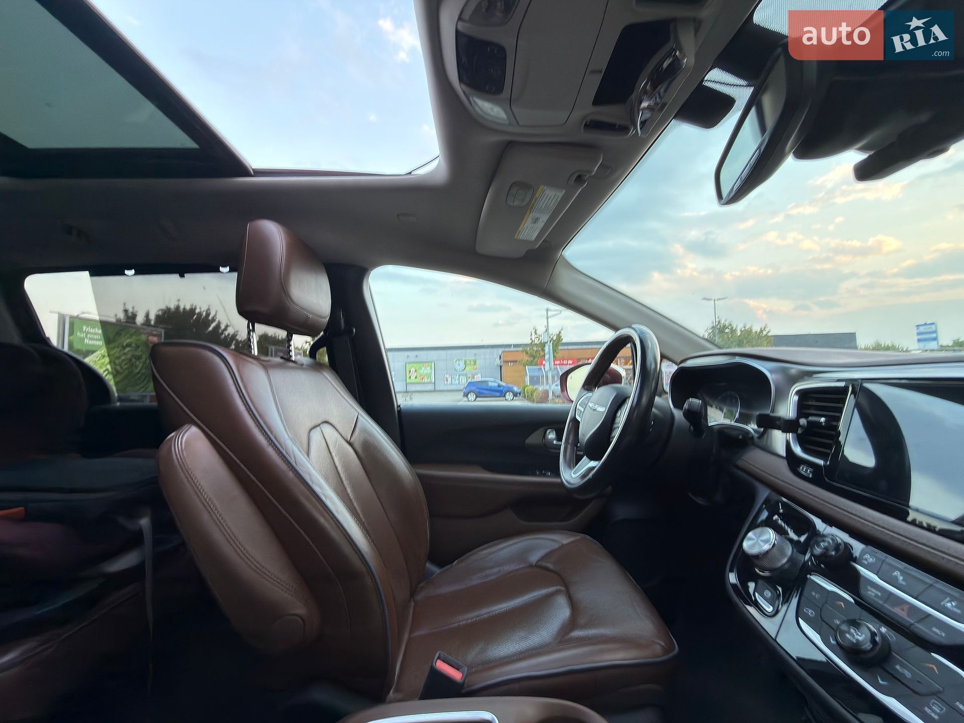 Chrysler Pacifica 2016 VIN 2C4RC1GG0HR528100 фото оголошення 8 з 16