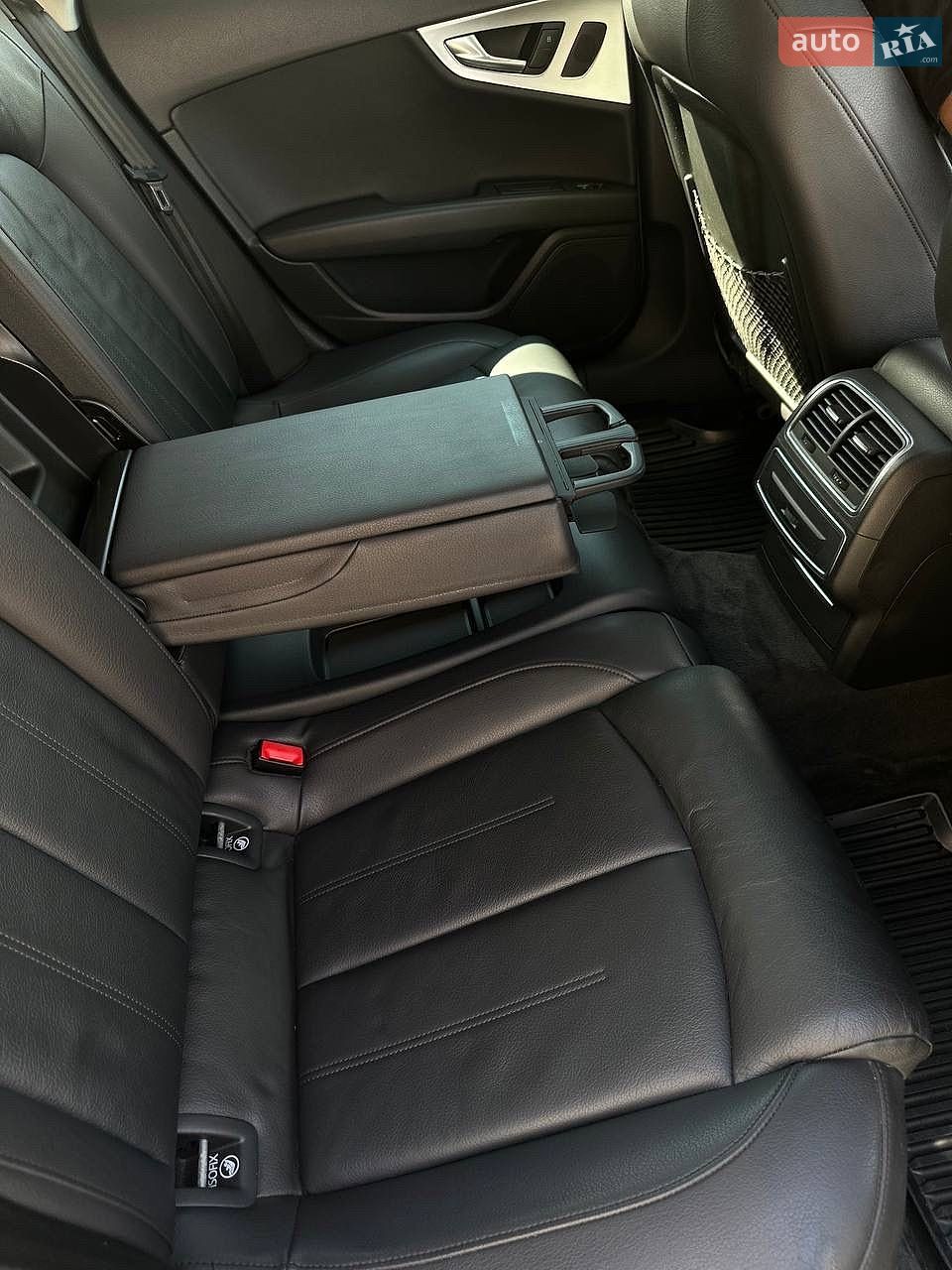 Audi A7 Sportback 2011 VIN WAUYGAFC0CN066977 фото оголошення 5 з 6