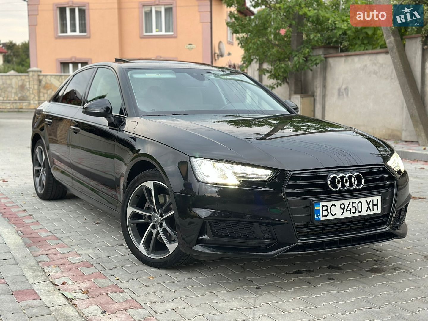 Audi A4 2019 VIN WAUGMAF49KN013674 фото оголошення 2 з 35