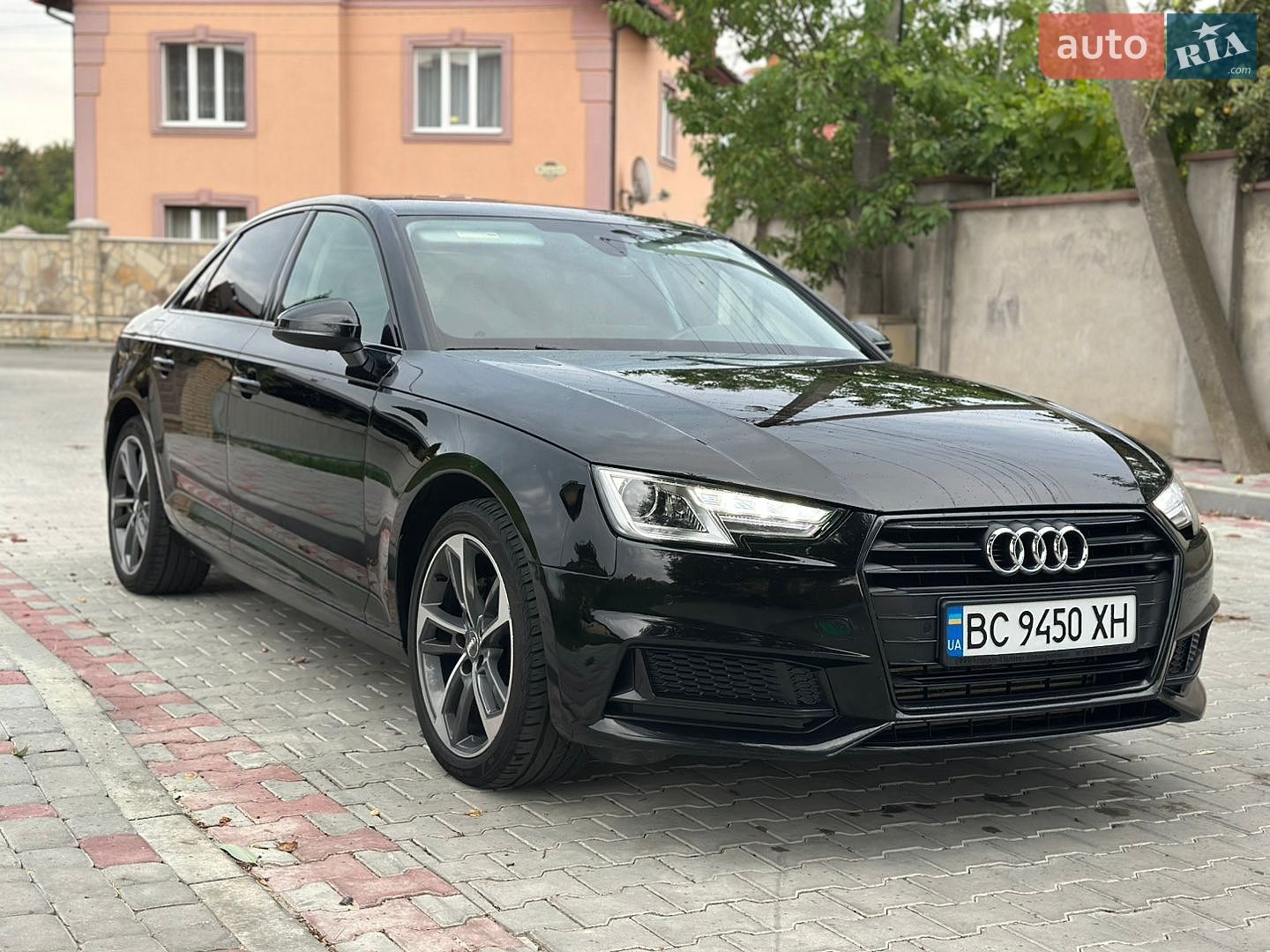 Audi A4 2019 VIN WAUGMAF49KN013674 фото оголошення 3 з 35