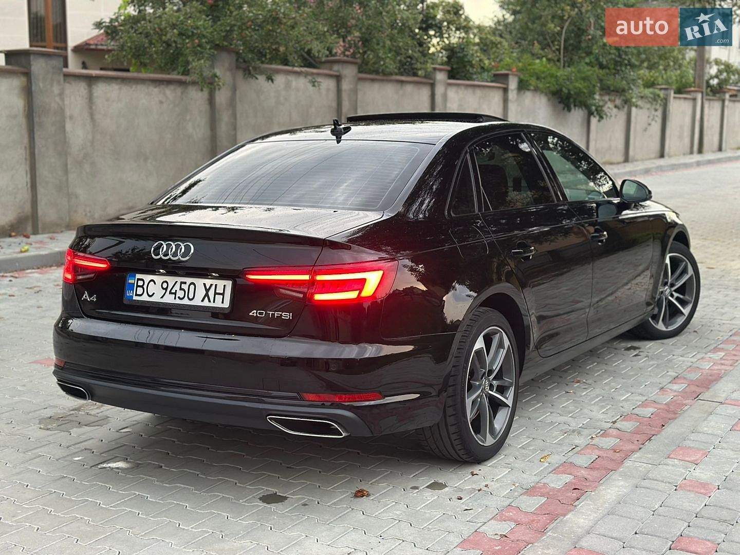 Audi A4 2019 VIN WAUGMAF49KN013674 фото оголошення 10 з 35