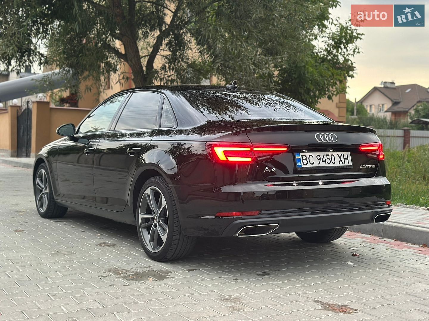 Audi A4 2019 VIN WAUGMAF49KN013674 фото оголошення 12 з 35