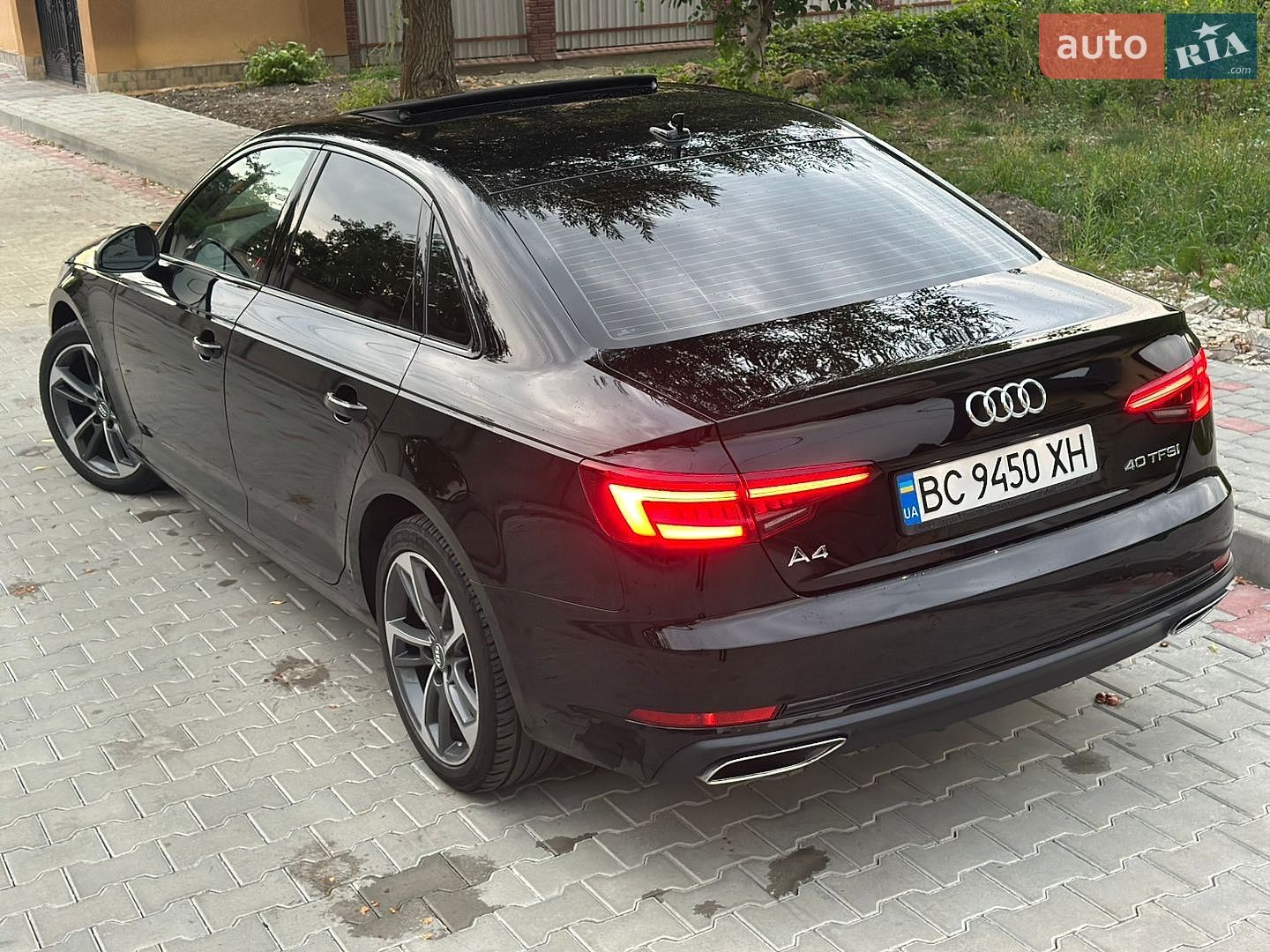 Audi A4 2019 VIN WAUGMAF49KN013674 фото оголошення 13 з 35