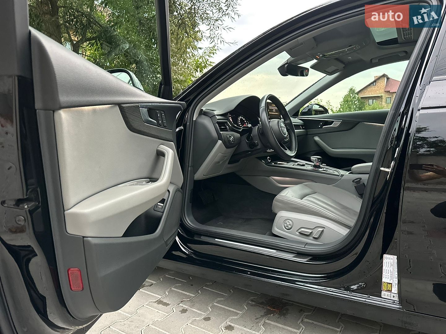 Audi A4 2019 VIN WAUGMAF49KN013674 фото оголошення 15 з 35
