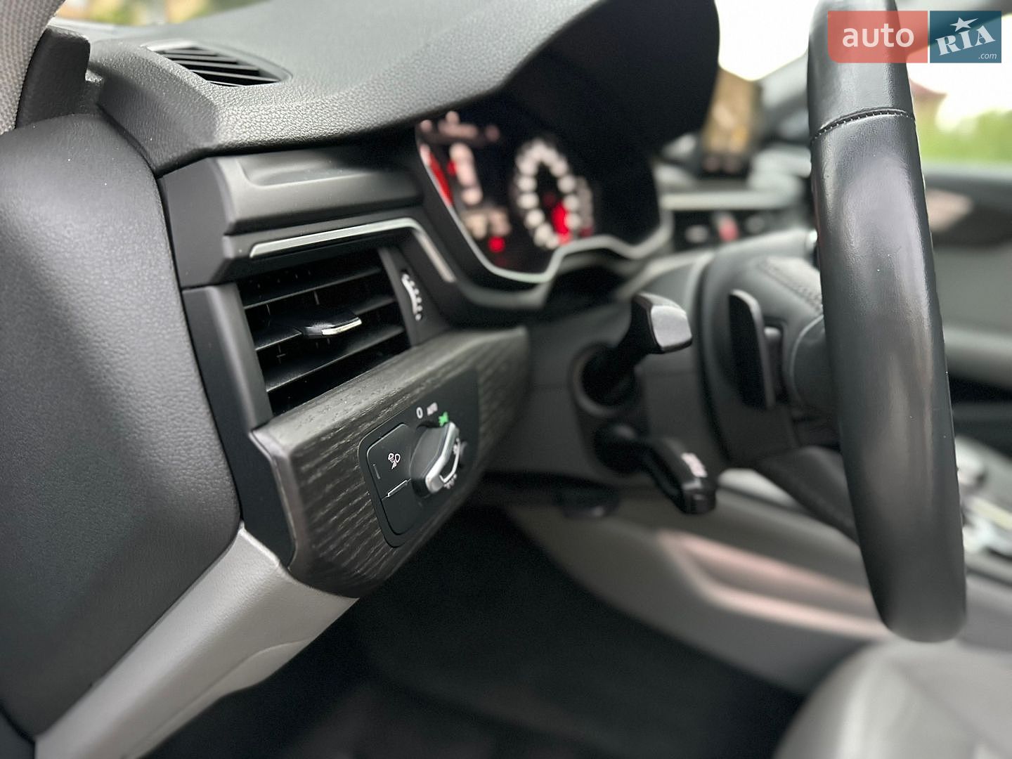 Audi A4 2019 VIN WAUGMAF49KN013674 фото оголошення 20 з 35