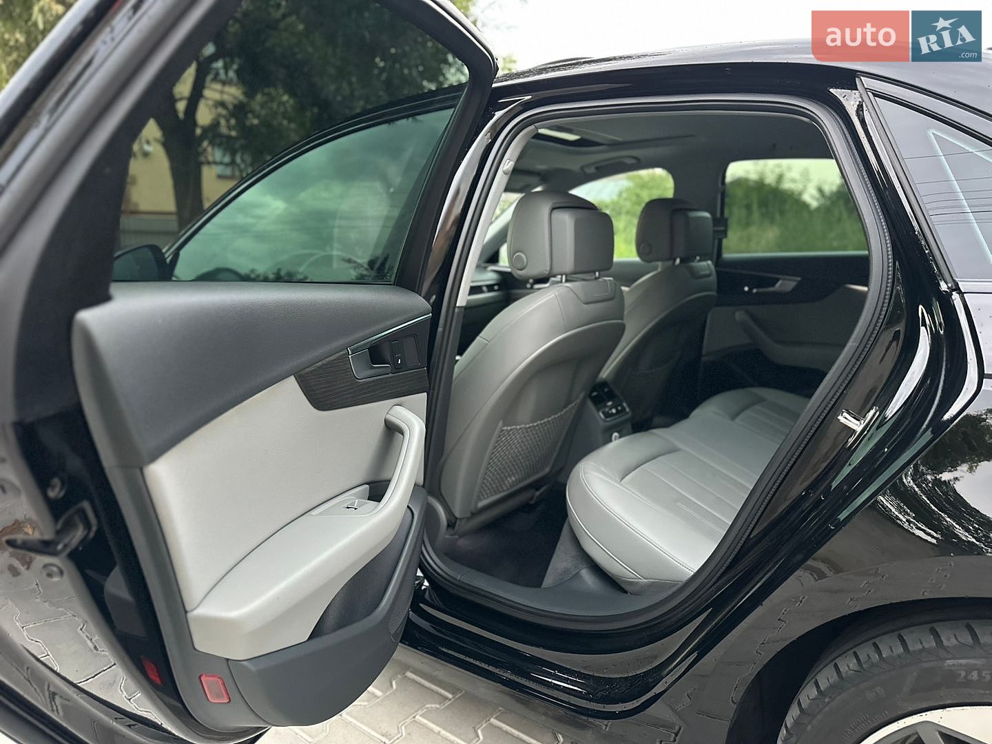 Audi A4 2019 VIN WAUGMAF49KN013674 фото оголошення 24 з 35