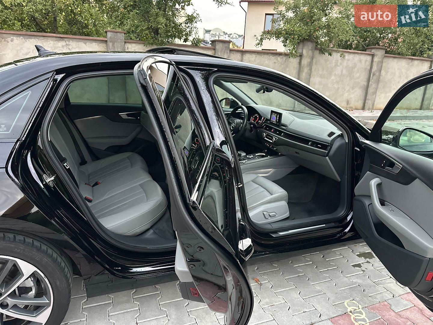Audi A4 2019 VIN WAUGMAF49KN013674 фото оголошення 26 з 35