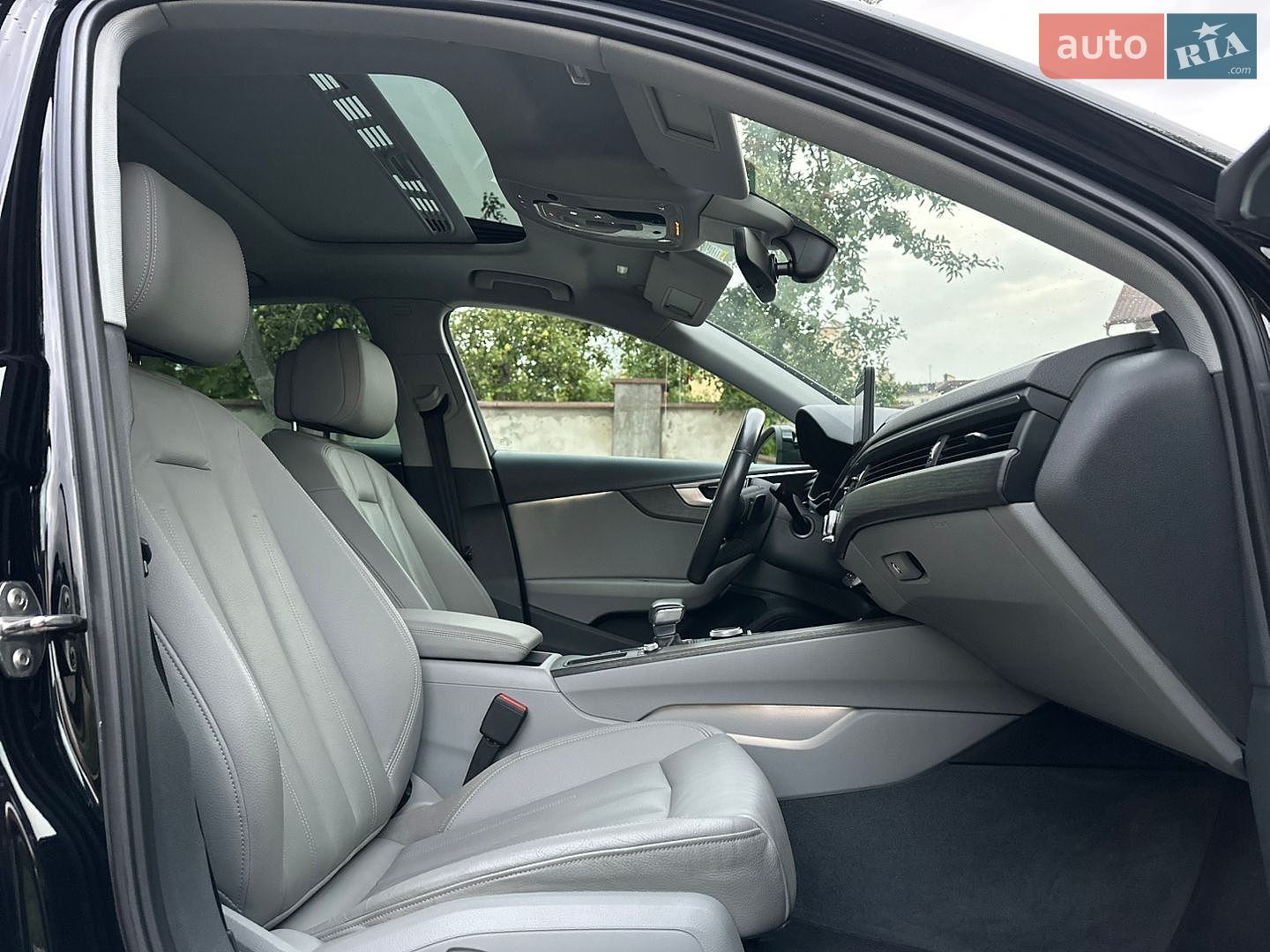 Audi A4 2019 VIN WAUGMAF49KN013674 фото оголошення 27 з 35