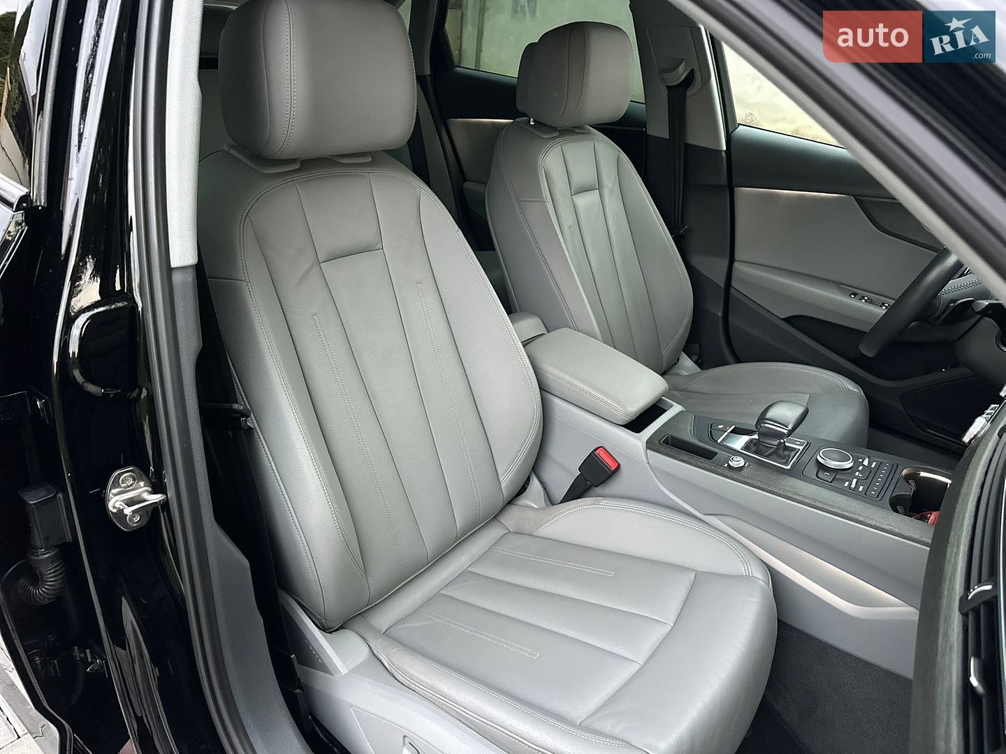 Audi A4 2019 VIN WAUGMAF49KN013674 фото оголошення 28 з 35