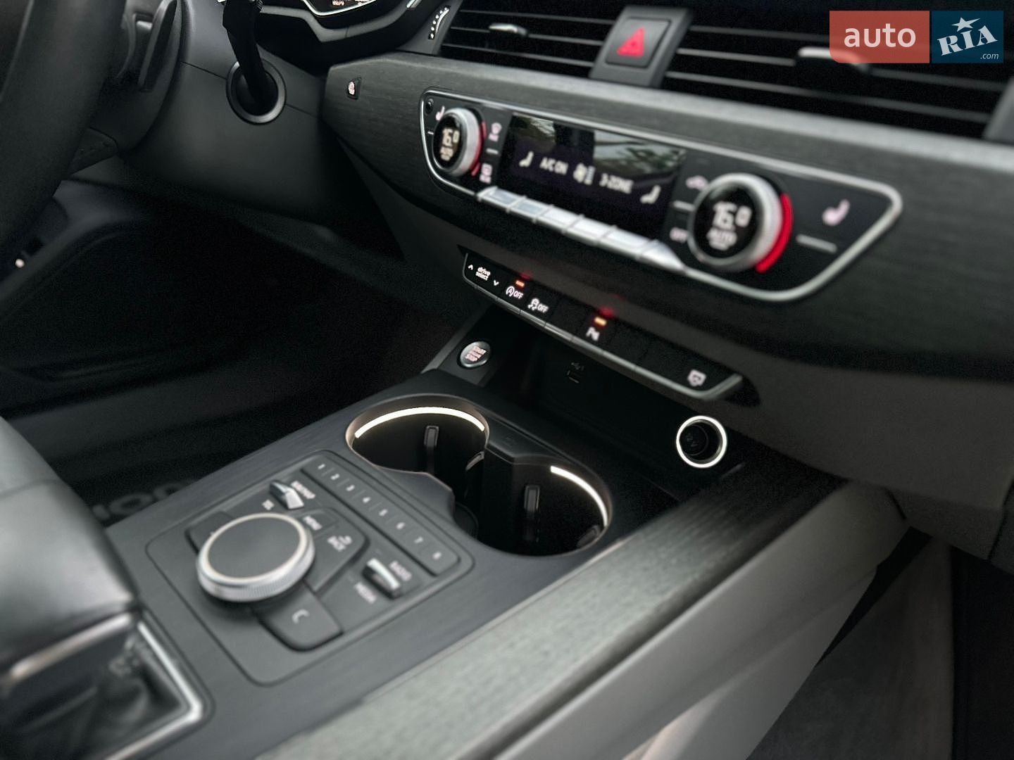Audi A4 2019 VIN WAUGMAF49KN013674 фото оголошення 31 з 35