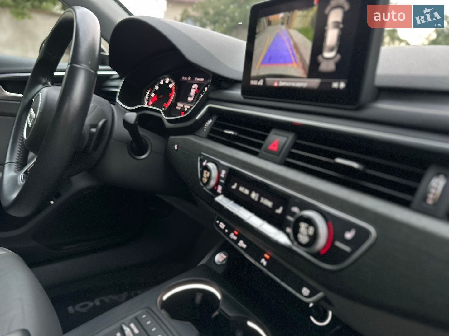 Audi A4 2019 VIN WAUGMAF49KN013674 фото оголошення 32 з 35