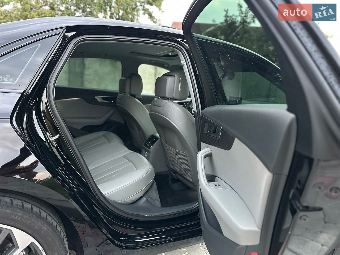 Audi A4 2019 VIN WAUGMAF49KN013674 фото оголошення 33 з 35