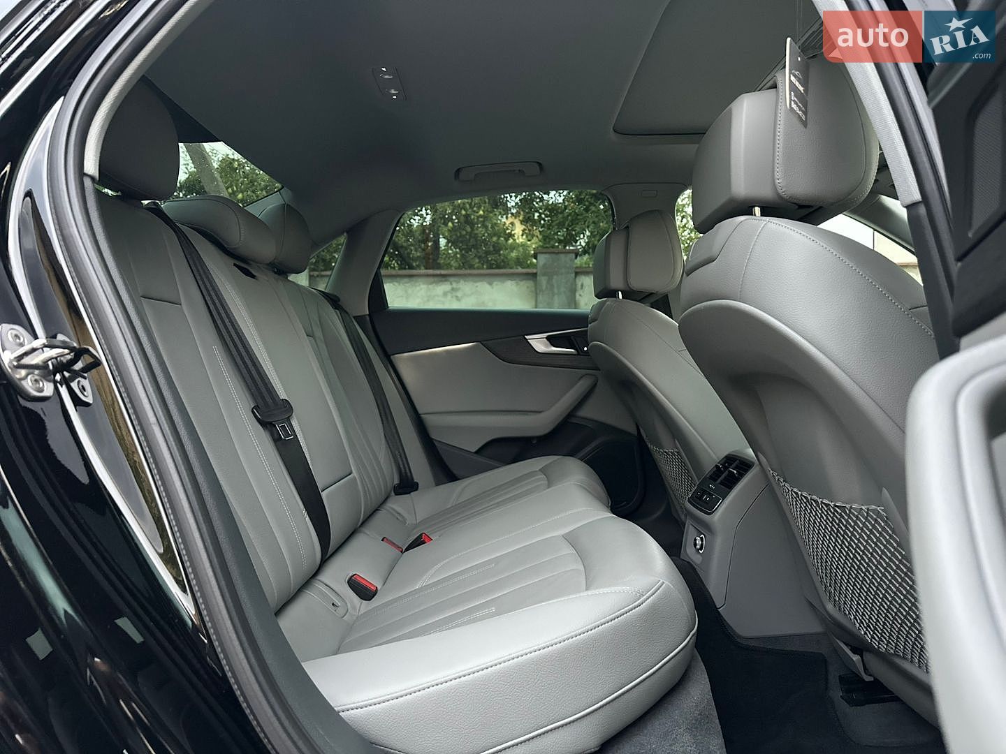 Audi A4 2019 VIN WAUGMAF49KN013674 фото оголошення 34 з 35