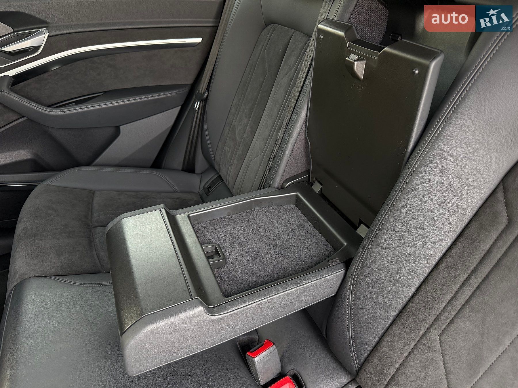 Audi e-tron 2020 VIN WAUZZZGEXMB004759 фото оголошення 103 з 154