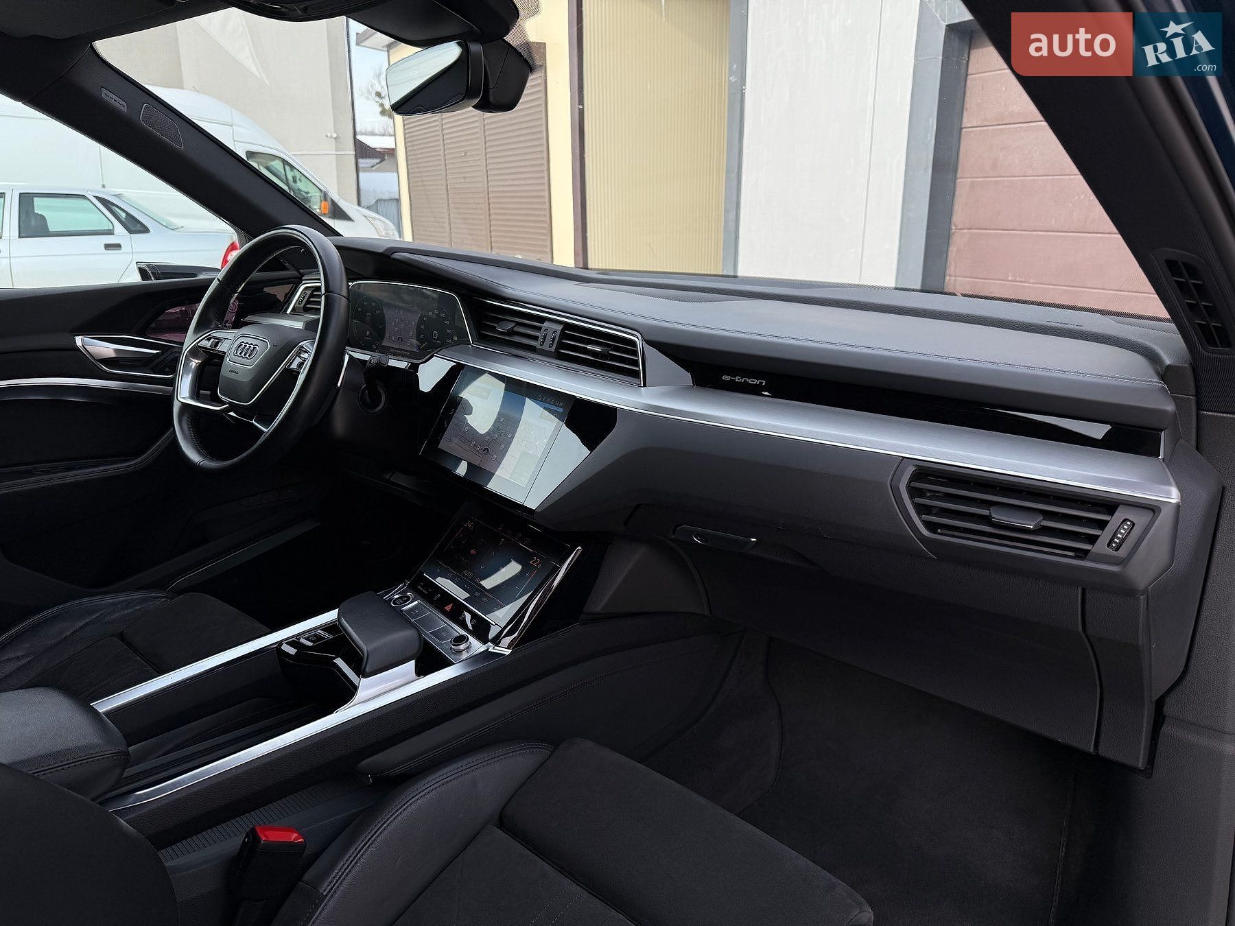 Audi e-tron 2020 VIN WAUZZZGEXMB004759 фото оголошення 109 з 154