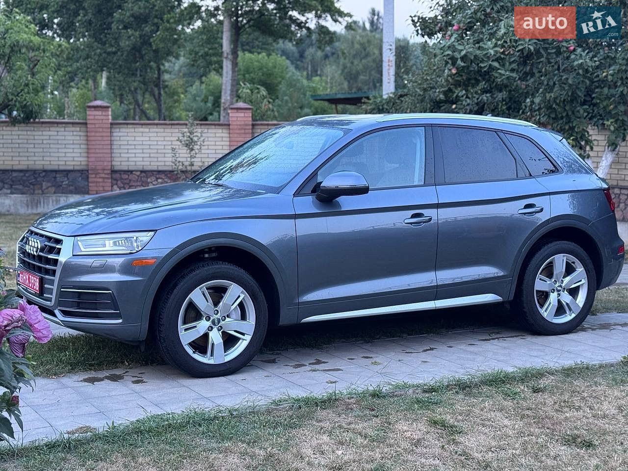 Audi Q5 2018 VIN WA1ANAFY4J2018994 фото оголошення 6 з 66