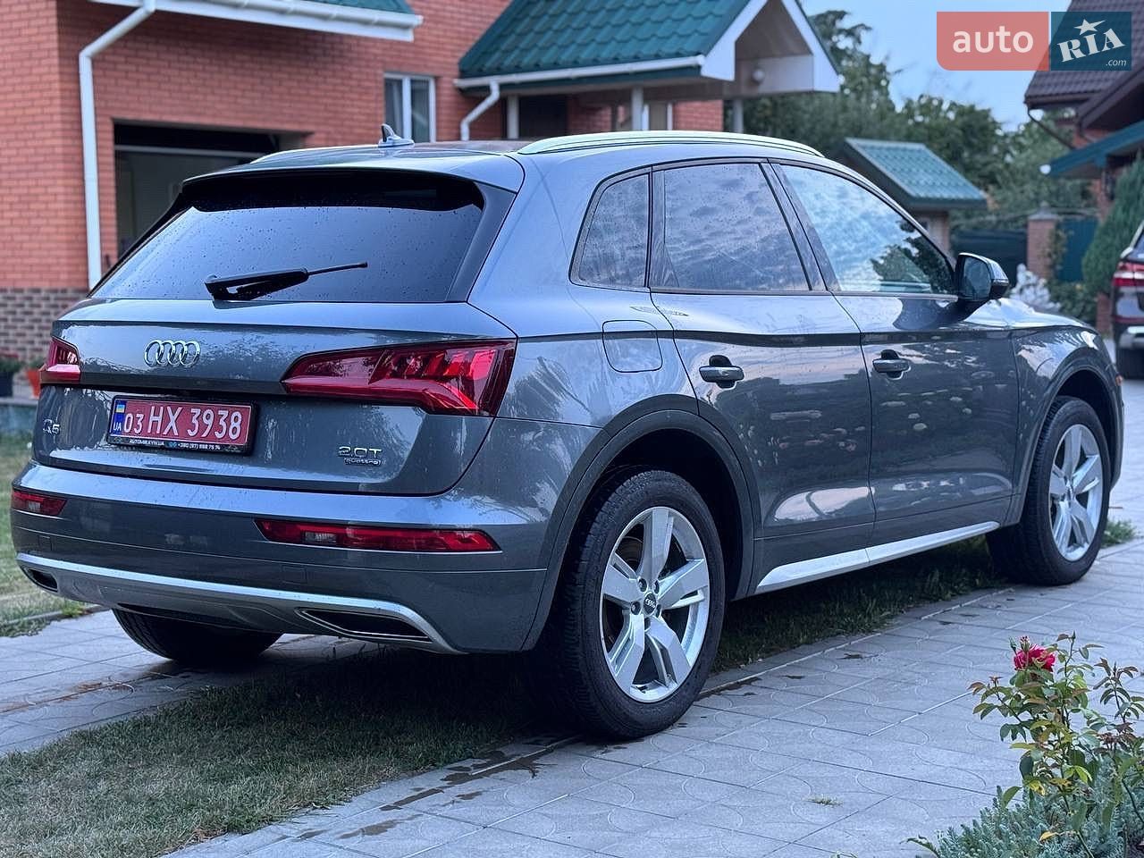 Audi Q5 2018 VIN WA1ANAFY4J2018994 фото оголошення 10 з 66