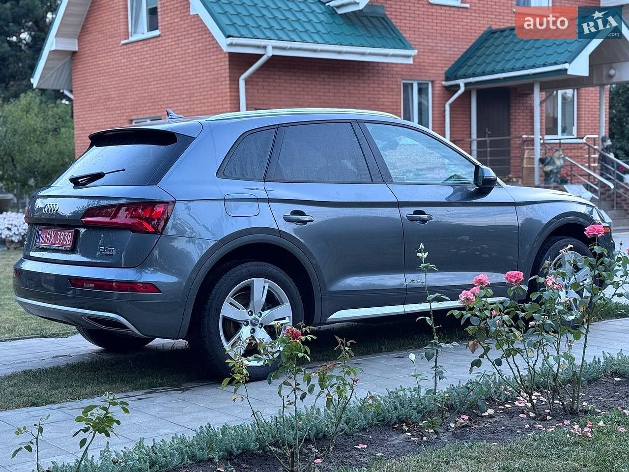 Audi Q5 2018 VIN WA1ANAFY4J2018994 фото оголошення 8 з 66