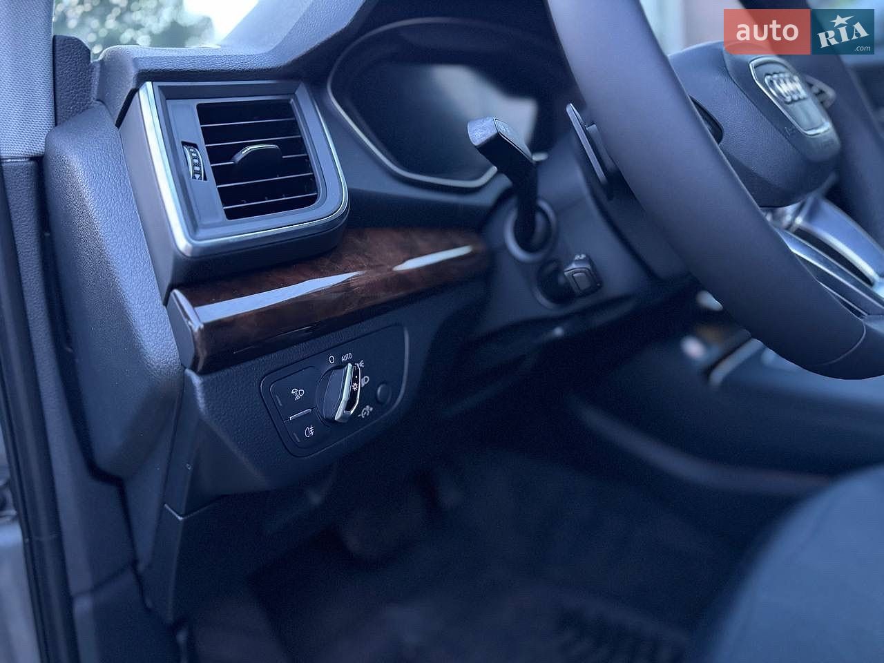 Audi Q5 2018 VIN WA1ANAFY4J2018994 фото оголошення 33 з 66