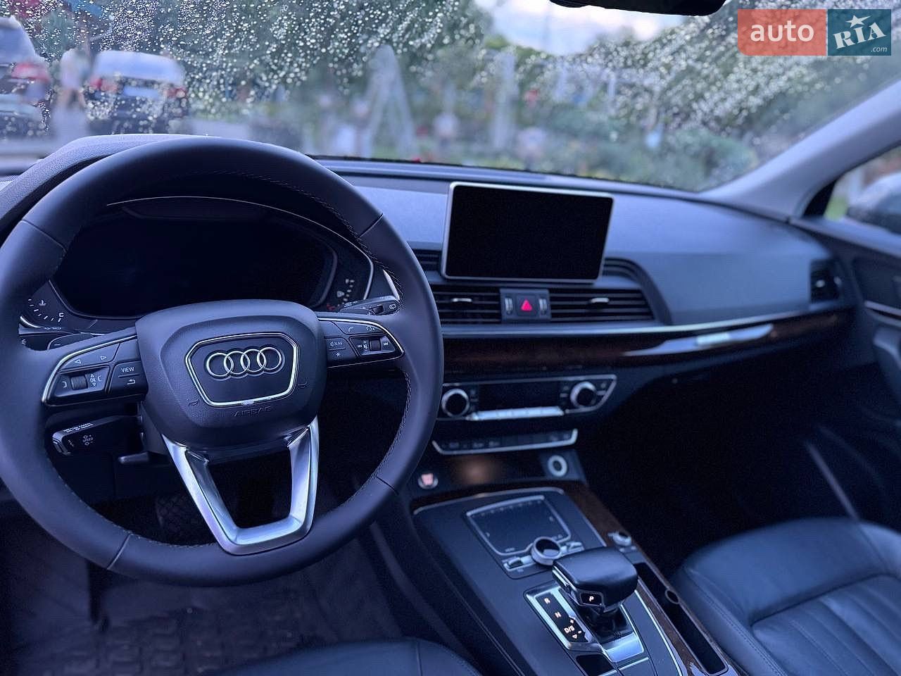 Audi Q5 2018 VIN WA1ANAFY4J2018994 фото оголошення 32 з 66