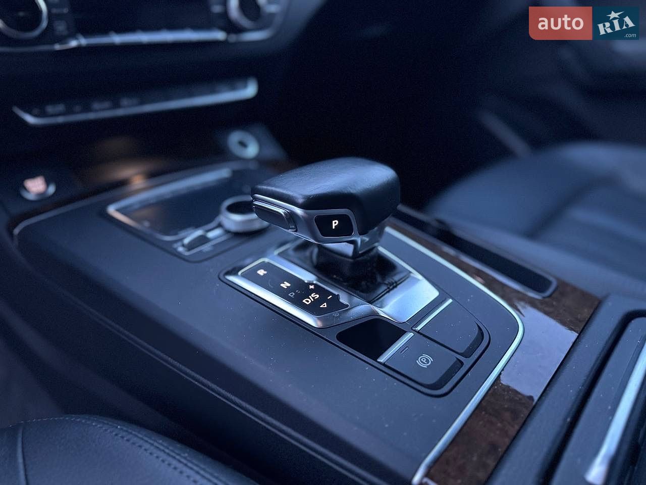 Audi Q5 2018 VIN WA1ANAFY4J2018994 фото оголошення 35 з 66