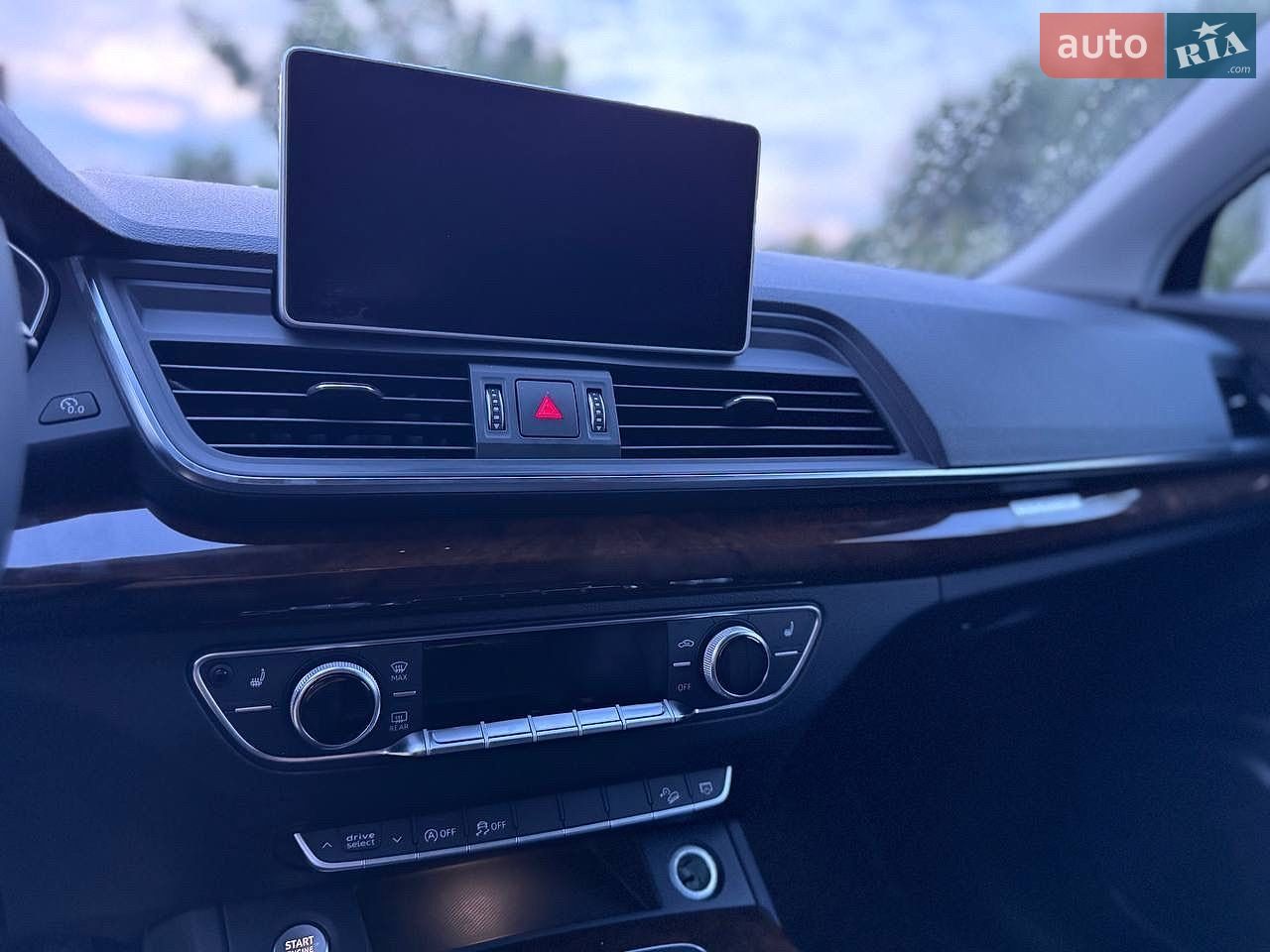 Audi Q5 2018 VIN WA1ANAFY4J2018994 фото оголошення 36 з 66