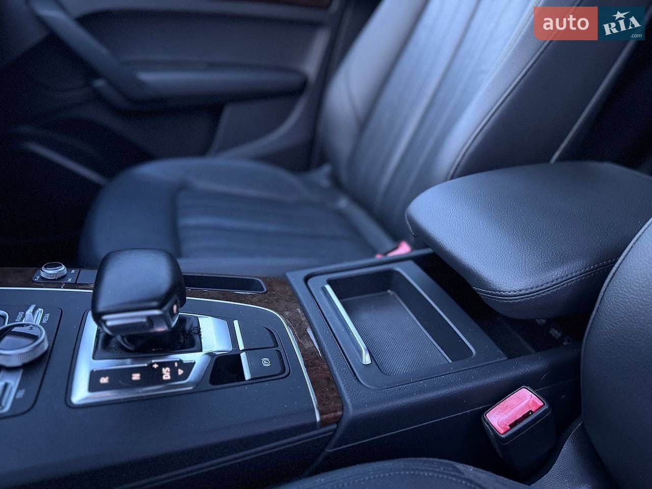Audi Q5 2018 VIN WA1ANAFY4J2018994 фото оголошення 37 з 66